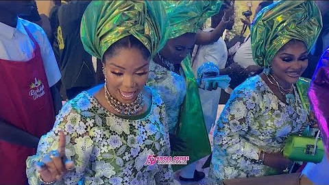 BESTIE GOAL!! SEE HOW MERCY AIGBE AND IYABO OJO DANCE TOGETHER AT MERCY'S MUM BURIAL.