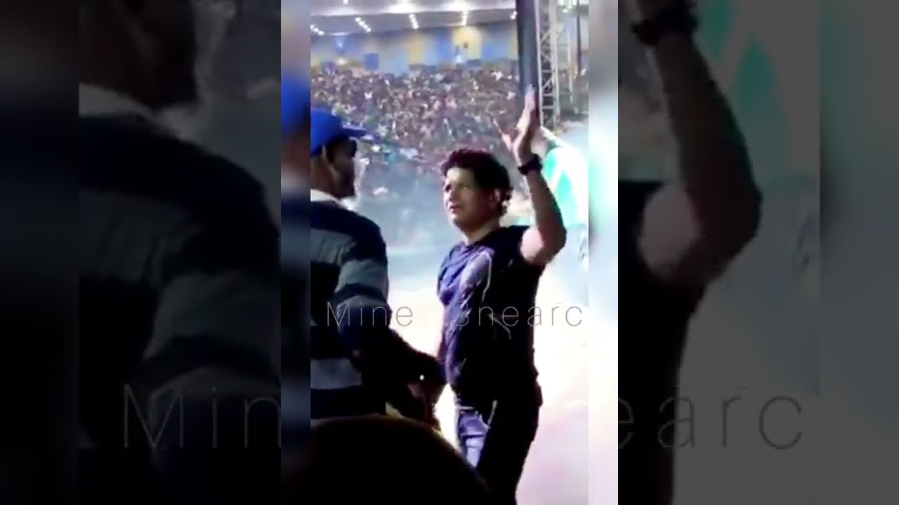 KK's Live Heart attack on Stage when was performing & sweating extremely at Kolkata concert