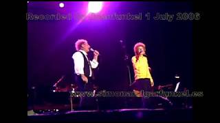 James Garfunkel (Art Garfunkel Jr) and his father singning Feelin´ Groovy in Madrid