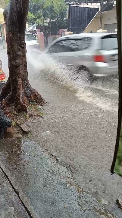 story' WA hujan 30 detik