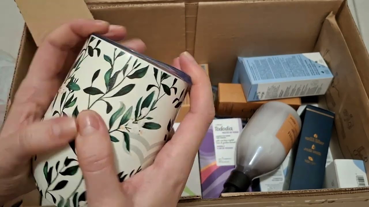 Abertura de Caixa Ciclo 18/2025 ESSENCIAL OUD, COPO TÉRMICO CRER PARA VER, PRESENTE CASTANHA.