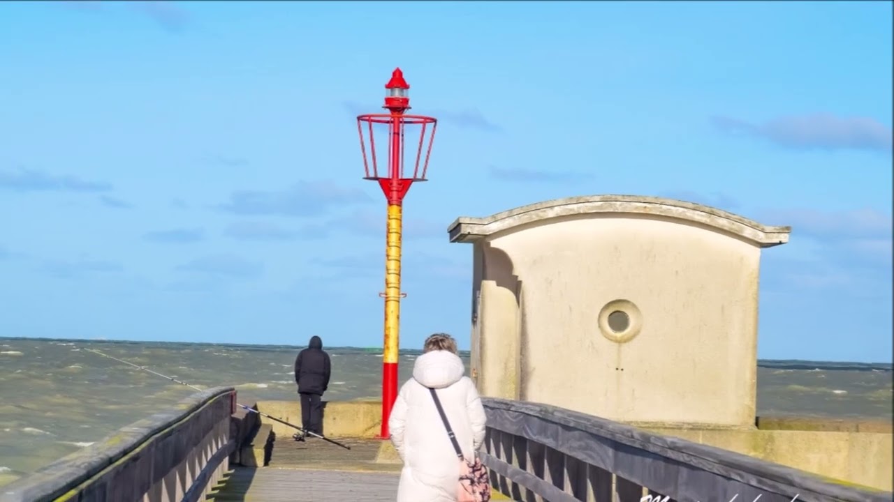 Le tréport du coté de l'estacade EST le matin du 17 02 2026 avec de belle vagues vidéo music