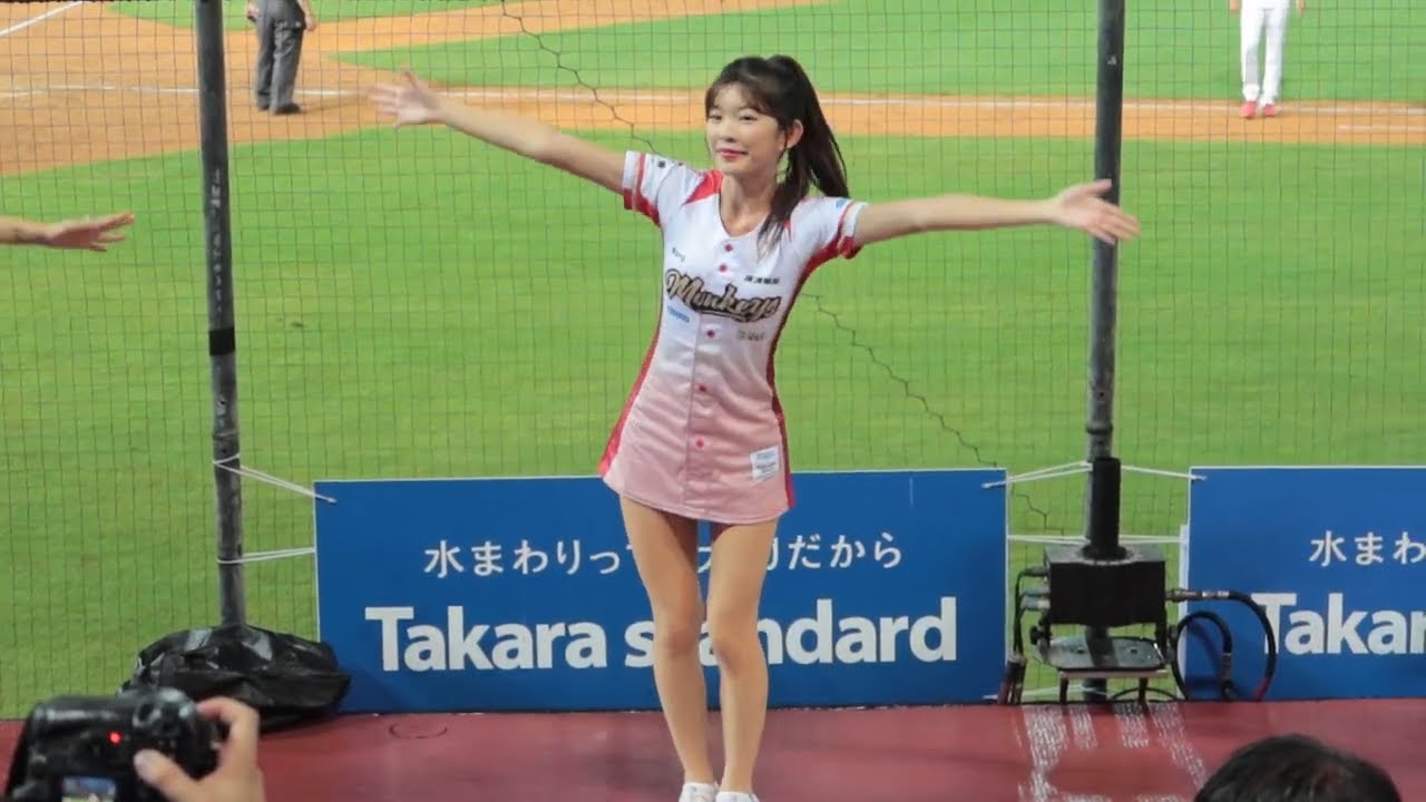 2023.10.06 桃園球場 嘿咻嘿咻 Rakuten girls 林穎樂 - YouTube