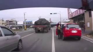 Курьезные ситуации. Баба за рулем.mp4 Курьезные ситуации. Баба за рулем.mp4