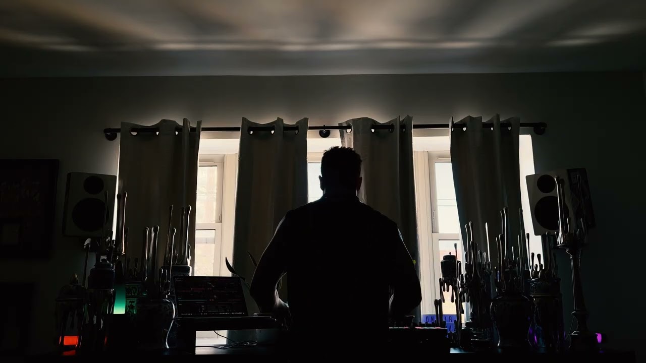 Manug -  RAW MRNNG #01