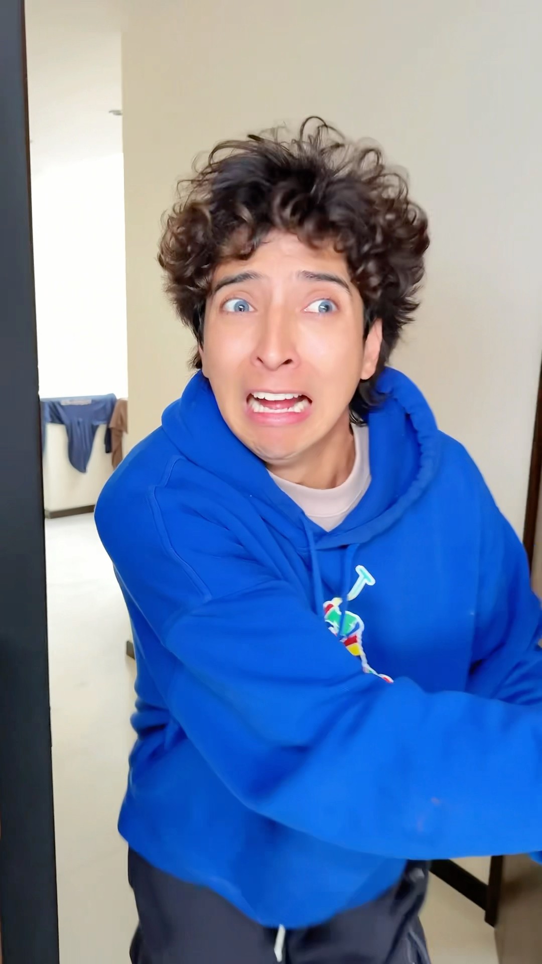 SU MAMÁ SE HA ESCONDIDO ??
