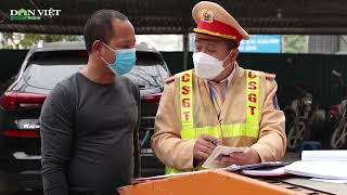 CSGT Hà Nội hướng dẫn người vi phạm quy trình nộp phạt trực tuyến ngay trên đường | Báo Dân Việt