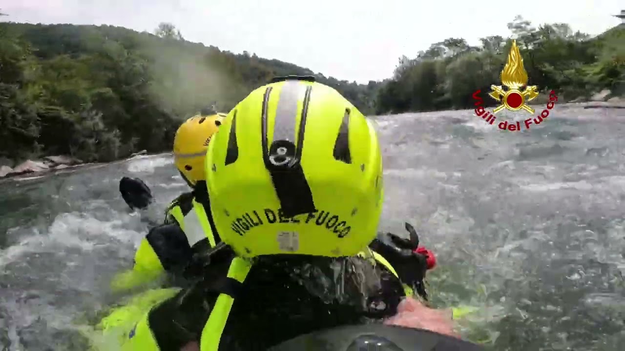 Vigili del fuoco: esperti del soccorso fluviale in addestramento nel Chisone