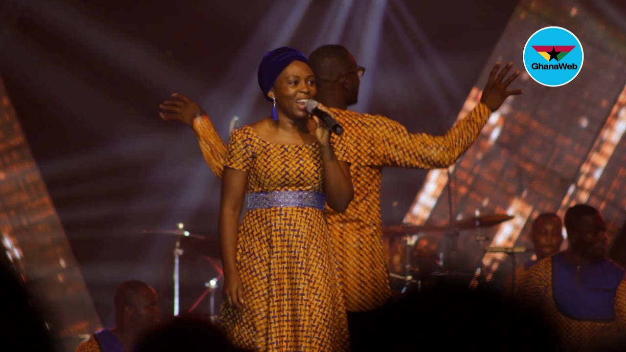 Harvest choir deliver spirited performance despite power outage YouTube