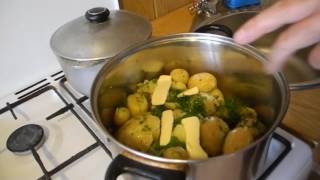 Как очень вкусно приготовить молодую картошку (за уши не оттянешь) Как очень вкусно приготовить молодую картошку (за уши не оттянешь)