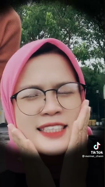 jilbab pink ganggu aja mau liat yang montok ko yah