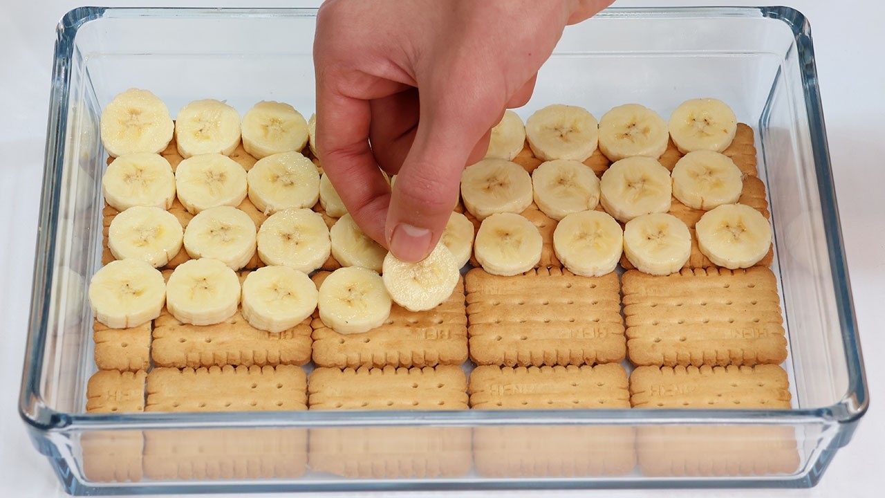عندك موز وبسكويت في البيت! حضري ألد وصفة إقتصادية سريعة بطريقة لن تخطر على بالك