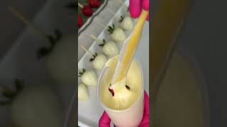Bitta 🍓’dipping action #perth #dipedstrawberries