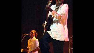 Video thumbnail of "Oliver Mtukudzi - Mutavara"