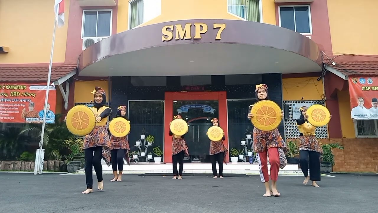 TARI KREASI TARI TAMPI