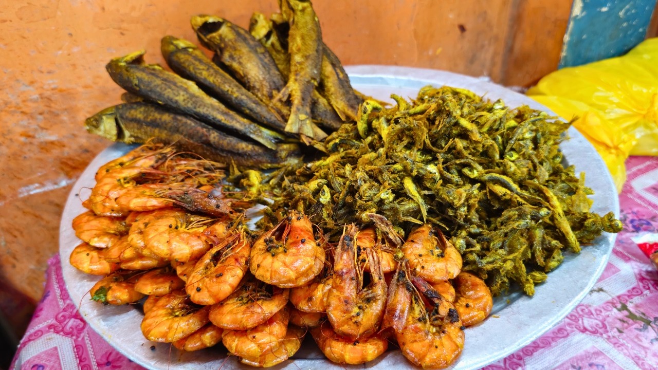 Must Try Veg & Nonveg Hotel in Bhubaneswar | Cheapest Food Rs. 40/- Only | Indian Street Food