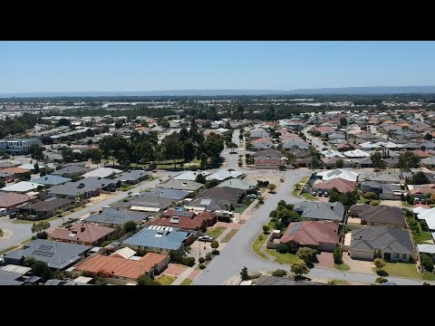 Видео: Пригород Современный дом в Мельбурне Отображение индустриально-креативного взгляда