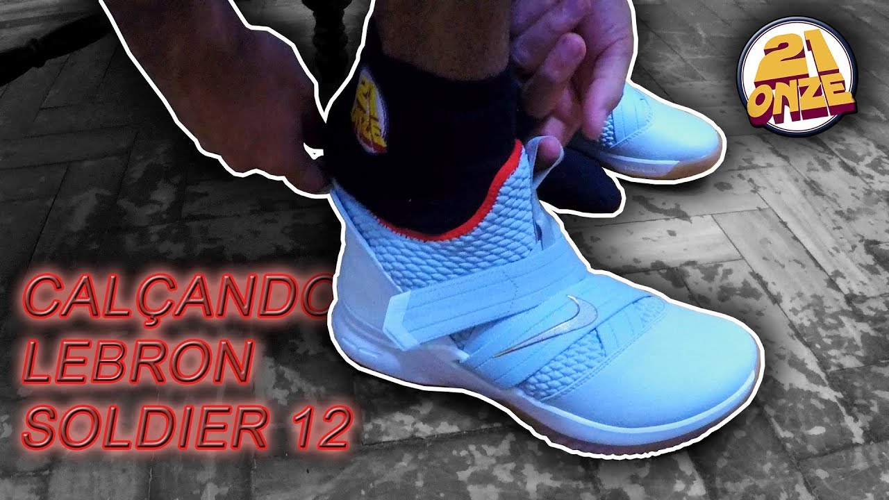 Calçando tênis Nike LeBron Soldier (LeBron Soldier XII feet) - YouTube
