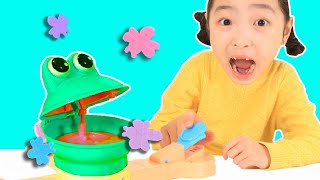 개구리 보드게임  대결!  Feed Frogs quickly！They are hungry! Frog board game battle! - 슈슈토이 Shushu ToysReview