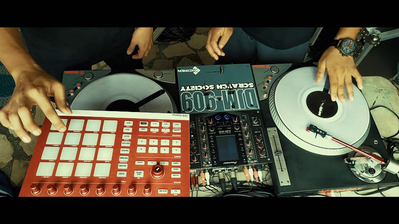 Controllerism X Turntablism (Excerion & Dj Allan) - YouTube