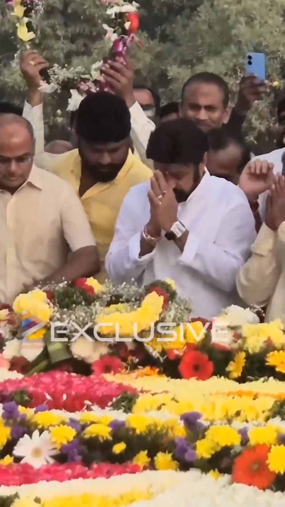 తెలుగు ప్రజల ఆరాధ్య దైవం #NTR కి నివాళులర్పించిన బాలయ్య ?| #Balakrishna | #RememberingNTR | #Shorts
