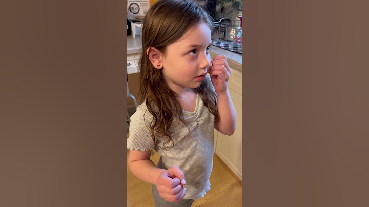 Dad's reaction to 6 year old daughter's nose piercing