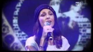 Anna Tatangelo - Bastardo a Top Of The Pops 05.03.2011