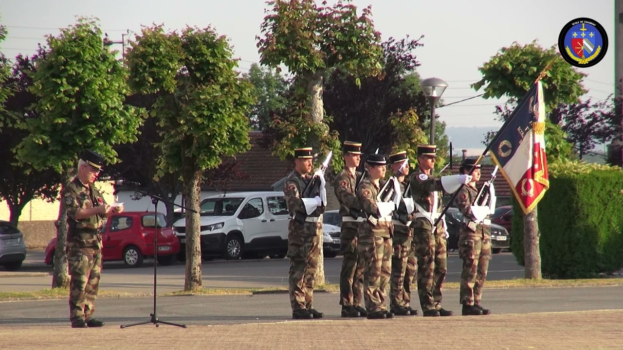 Présentation au drapeau lors de la cérémonie des couleurs
