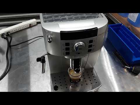 Delonghi Magnifica XS Пробная порция эспрессо #3723