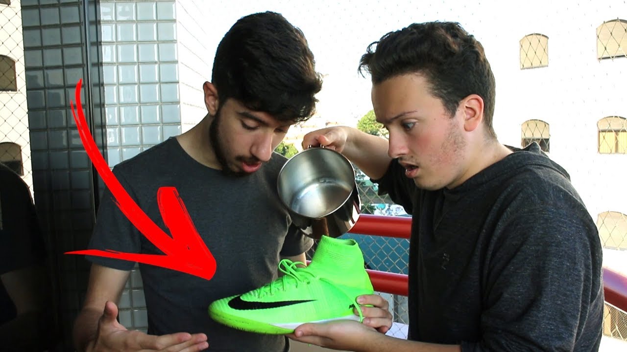 POR QUE OS JOGADORES (NEYMAR, CR7) FAZEM ISSO PARA LACEAR A CHUTEIRA MERCURIAL