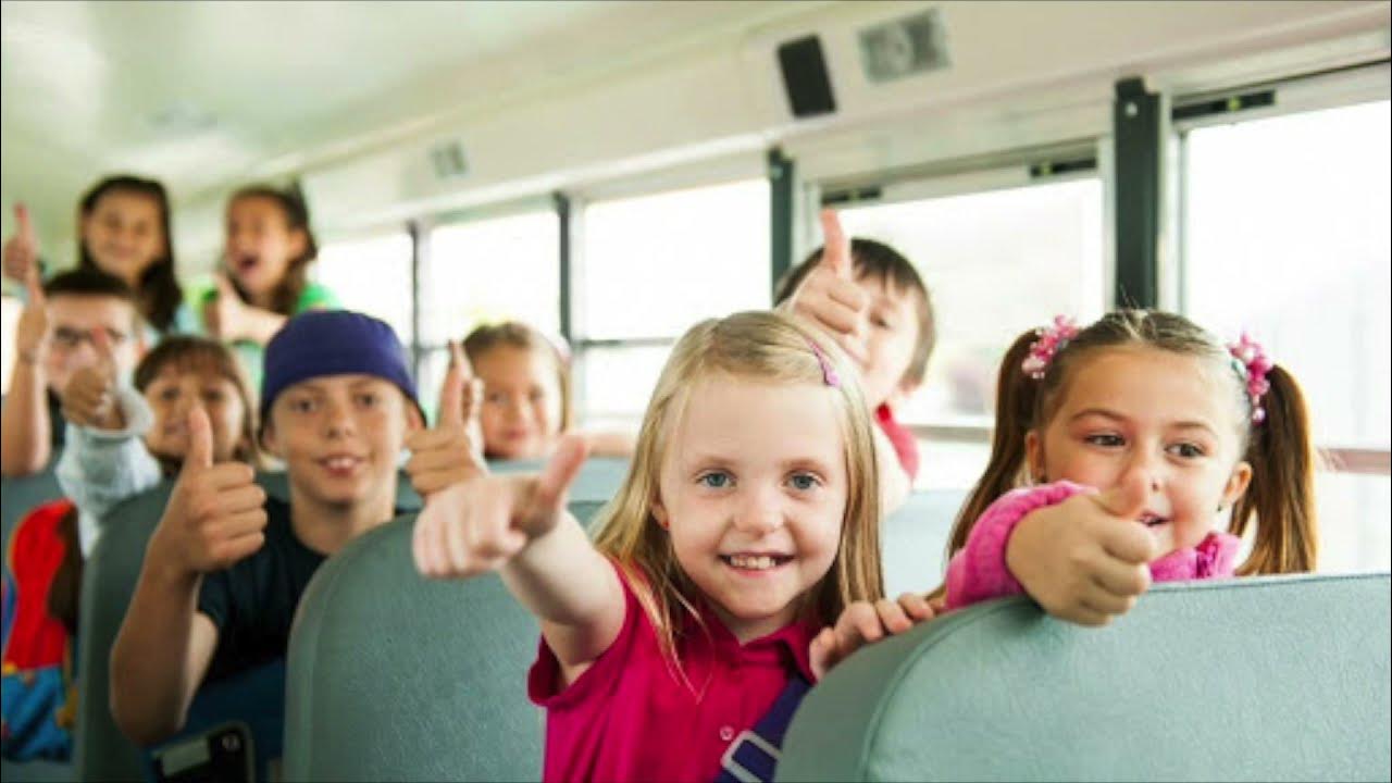 С классом ездили. Школьный автобус дети. Автобусные экскурсии для школьников. Дети в экскурсионном автобусе. Пассажиры в автобусе.