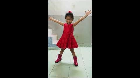 Đại tiệc ADM Gold Chuối - Bé gái đáng yêu múa siêu dẻo