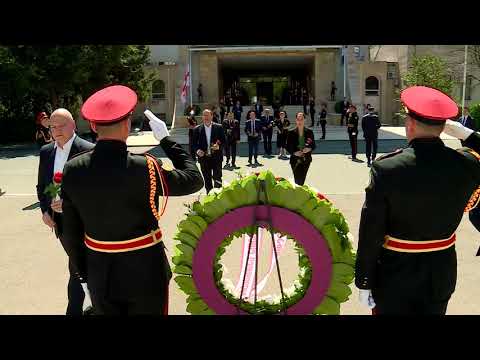 ვახტანგ გომელაურმა დაღუპული პოლიციელების მემორიალი გვირგვინით შეამკო