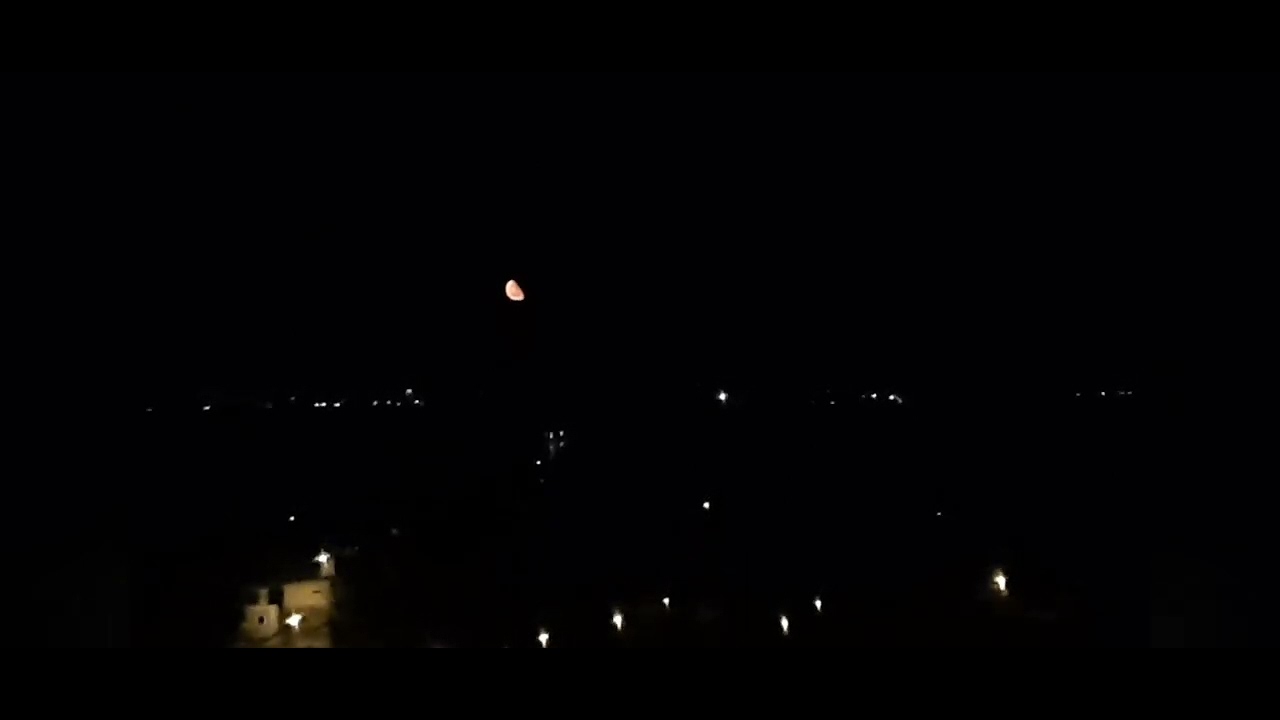 Blutmond 🌝 24.03.2022 um 2.10 Uhr (smartfonevideo u. Taubennetz, ergo entsprechende Qualität
