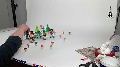 [Behind the scenes] Stop Motion - Plus-Plus "People of the World" characters interacting