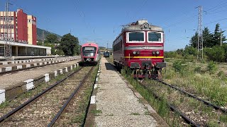 44099 обслужил 30134 и маневрира за влак 30135 в гара Карлово