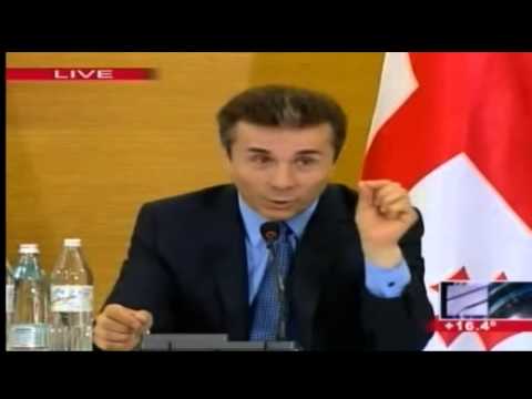 \"ბაქრაძე - პრეზიდენტად, სააკაშვილი - პრემიერად და გექნებათ ძველი ტაშფანდურა\" - ივანიშვილი
