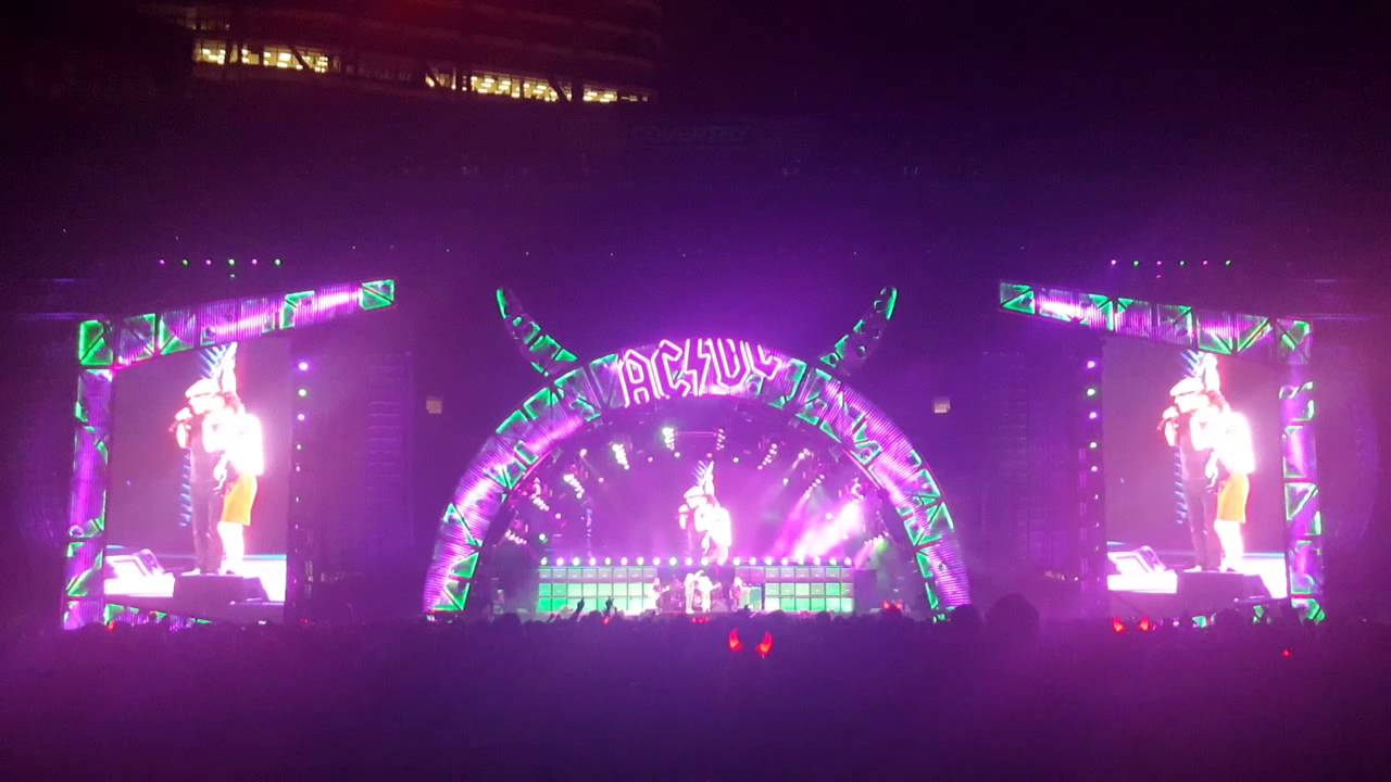 Rock n Roll Train - ACDC en Melbourne - 06/12/2015 - YouTube