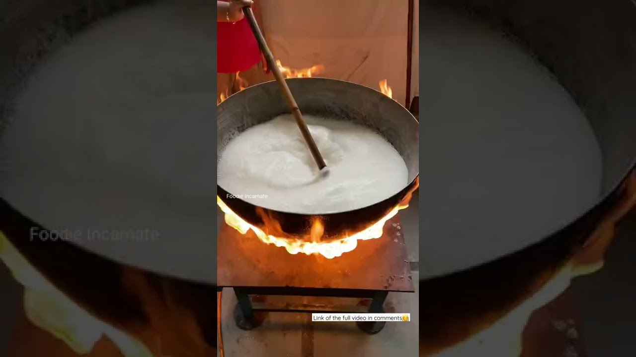 सही मायने में ये है देसी घी की मिठाई😳😳 Pakistani Sohan Halwa😱😱 #indianstreetfood #india #shorts