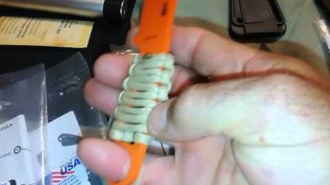 Esee Izula ant paracord wrap