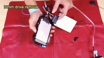 Lenovo ThinkSystem SD665 V3 removing a drive