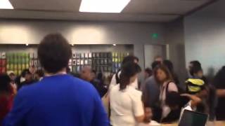 Dentro da nova Apple Store Village Mall Rio de Janeiro