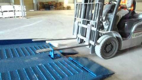 Cầu xe nâng ( cầu dẫn lên container)