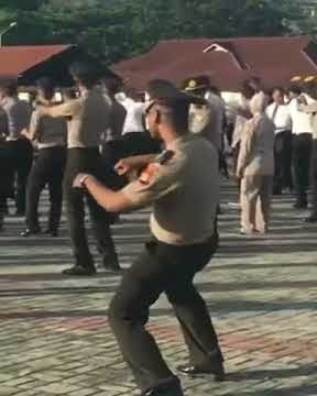 Goyang Polisi Beraksi 👮🏻‍♂️ yel yel polisi beraksi