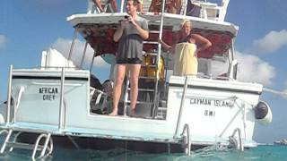 How to Feed Stingrays at Stingray City - Grand Cayman by Christina Johnson 121 views 12 years ago 2 minutes, 44 seconds