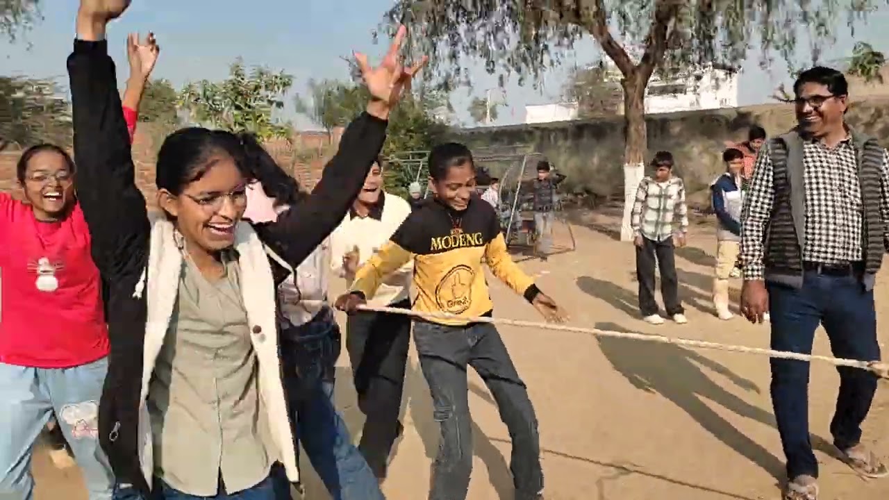 सुभाष पब्लिक स्कूल बरवाली बच्चो की रसा खीच खेल