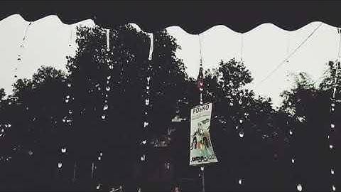 “Ini sebenaranya hujan apa rasa rindu ?? deres banget."