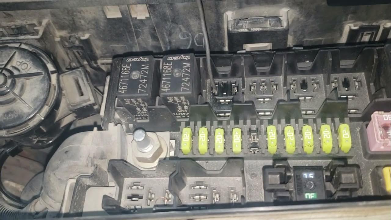 COMO CHECAR EL FUSIBLE DEL CLAXON DE GRAN CHEROKEE Y DONDE SE LOCALIZA