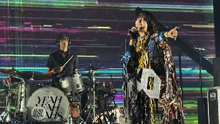 Gold Lion + Band Introductions by Yeah Yeah Yeahs (Live in Toronto)