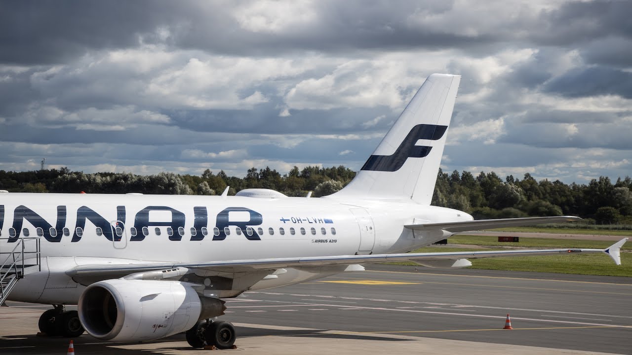 FULL FLIGHT! Flying the A319 on Finnair's shortest route to Tallinn